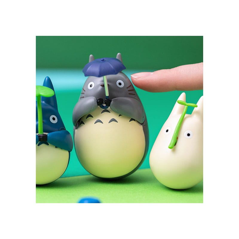 Mein Nachbar Totoro Figur mit rundem Boden Big Totoro with leaf 7 cm – Bild 4