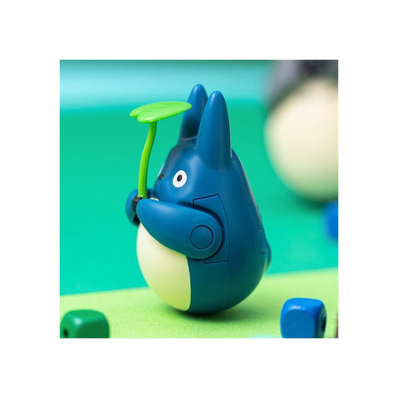 Mein Nachbar Totoro Figur mit rundem Boden Mid Totoro with leaf 6 cm – Bild 2